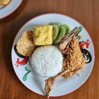 Gambar paket ayam goreng lengkuas (nasi + ayam + tahu tempe + timun) dari Warunk Cozy undefined 1 Tokopedia