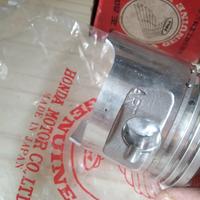 Gambar Piston seher seker Honda C70 Ct Cl Xl 70 Std 50 Original Japan dari DAJonlinepart undefined 2 Tokopedia