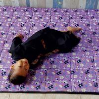 Gambar tikar lipat waterproof / tikar piknik dari QiQu_NEW undefined 2 Tokopedia