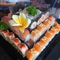 Gambar Kue ulang tahun sushi matang terbaru dan terlaris Cake Halal Food dari chefharryskitchensushi undefined 5 Tokopedia