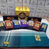 Gambar Sarung Wadimor Premium 9000 Benang -Big Sale Borongbun dari borongbun undefined 4 Tokopedia