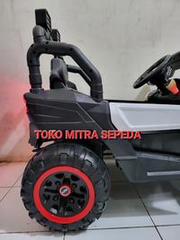 Gambar 100% Terakit - Mobil Aki Anak Bisa Dinaiki Model Jeep M8788 UTX Dengan Remote Control, Ban Plastik, Musik, dan Lampu - Instant - Putih, Non Rakit dari Toko Mitra Sepeda_NEW undefined 5 Tokopedia
