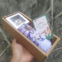 Gambar Gift Box hari guru/har ibu kado ultah/wisuda hijab+bros mutiara lombok dari AdeevaYhara Shop undefined 2 Tokopedia