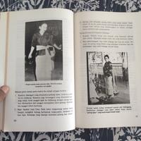 Gambar PAKAIAN ADAT TRADISIONAL DAERAH KALIMANTAN TIMUR dari Lontar Aksara Bookshop undefined 5 Tokopedia
