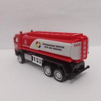 Gambar Diecast Truk minyak Volvo FM fuel A miniatur mobil pertamina mainan - Volvo 240 GL dari S A M P U R A S U N undefined 4 Tokopedia