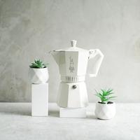 Gambar Bialetti - Mokapot Moka Exclusive Cream 6 Cups Alat Seduh Kopi Manual dari Bialetti Official Store undefined 4 Tokopedia