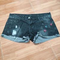 Gambar Celana Jeans Pendek Wanita Stylish Preloved - Cream dari MAU_DONZ undefined 3 Tokopedia