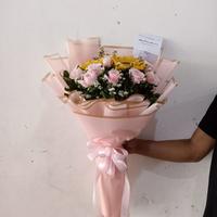 Gambar Buket bunga mawar mix bunga matahari asli dan fresh hadiah Ulang Tahun dari PT FRESH CUT FLOWER undefined 3 Tokopedia