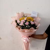 Gambar Buket bunga mawar mix bunga matahari asli dan fresh hadiah Ulang Tahun dari PT FRESH CUT FLOWER undefined 1 Tokopedia