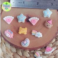 Gambar Jibbitz Crocs Original 1 set Bunga karakter lucu aksesoris original - Cupcakes Cute dari Bakuluniversal undefined 2 Tokopedia