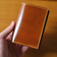 Gambar ALDER- 8Slot Shinki Hikaku Shell Cordovan Mix Buttero Vertical Wallet - Blue-Chesnut, Brown dari Alder Handcrafted undefined 3 Tokopedia