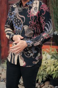 Gambar Batik Couple Pria dan Wanita Set Pasangan Slimfit Motif Raven Black - PRIA PANJANG, S dari Batik Bule undefined 5 Tokopedia