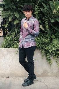 Gambar Batik Couple Pria dan Wanita Set Pasangan Slimfit Motif Amethyst Mauve - PRIA PANJANG, S dari Batik Bule undefined 4 Tokopedia
