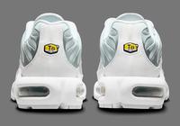 Gambar AIRMAX Plus White Metallic Silver GS ( 100% Authentic ) - 38.5 dari six6street undefined 2 Tokopedia