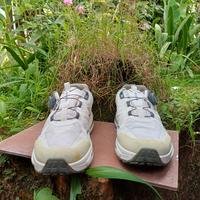Gambar sepatu hiking waterproof 43 dari second Brand orginal undefined 3 Tokopedia