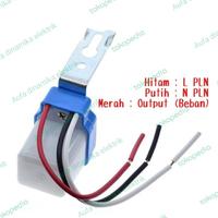 Gambar SAKLAR OTOMATIS SENSOR CAHAYA AS-10-220V 10A Photo Cell Switch dari Aufa Dinamika Elektrik undefined 2 Tokopedia