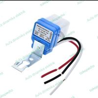 Gambar SAKLAR OTOMATIS SENSOR CAHAYA AS-10-220V 10A Photo Cell Switch dari Aufa Dinamika Elektrik undefined 1 Tokopedia
