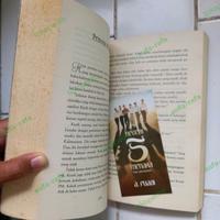 Gambar Novel Negeri 5 Menara karya A. Fuadi - 5 Lelaki dari aufa-rafa undefined 3 Tokopedia