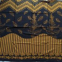 Gambar kain batik motif parang kombinasi warna hitam kuning dari Gusbatik undefined 2 Tokopedia