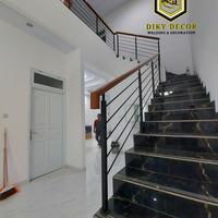 Gambar Railing Tangga Minimalis Besi Hollow dengan Pegangan Kayu Kamper 4x6cm dari diky decor undefined 2 Tokopedia