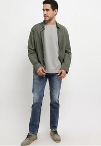 Gambar CELANA JEANS PANJANG PRIA LOIS ORIGINAL CF017D - 28 dari T8 STORE JAKARTA undefined 5 Tokopedia