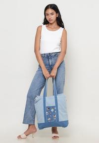 Gambar DUST - Deru Ombak Talise Bag X Sarkodit (D. 9043) dari DUST SHOP undefined 4 Tokopedia