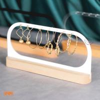 Gambar Display Anting Gantung 8 Lubang Kayu + Akrilik - INPI HOUSE - bening dari INPI House undefined 1 Tokopedia