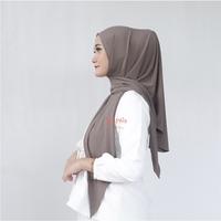 Gambar Jilbab Segitiga Instan Bahan Jersey - Hijab Viral - Kerudung Simpel - Black dari USHFURIYYAH HIJAB undefined 5 Tokopedia