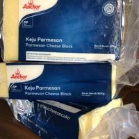 Gambar ANCHOR KEJU PARMESAN 800GR CHEESE BLOCK PERMESAN BLOK dari chikicheesecake2 undefined 2 Tokopedia