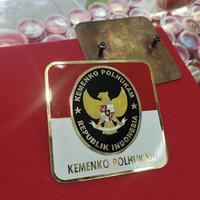 Gambar pin kemhan / pin kementerian pertahanan - krah biasa dari calvindadon atribut logam undefined 5 Tokopedia