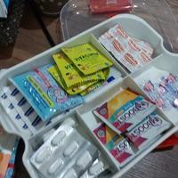 Gambar Hampers p3k medik / kuliah / jenguk / jompo / hadiah / lulus / obat - Jumbo 1jt dari MrBee Garage undefined 3 Tokopedia