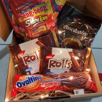Gambar Snack box | Gift box | Snack Hampers | Kotak hadiah coklat ~ Chocolate Souvenir ~ Birthday Gift - Cokelat Souvenir - Non Led dari Shers Gift undefined 1 Tokopedia