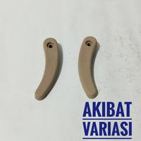 Gambar Handle Jok Tengah Mobil Kijang Kapsul Tarikan Jok Belakang Mobil Krem - Krem, Kanan dari Akibat Auto Variasi undefined 2 Tokopedia