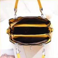 Gambar Tas Handbag Wanita Import Aksesoris Gantungan Pom Pom - Pink dari Kiat Tata Anugerah undefined 2 Tokopedia