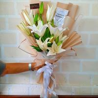 Gambar Buket Bunga lily putih hadiah ulang tahun, kado wisuda, valentine gift - Kuning dari Vana Florist_NEW undefined 5 Tokopedia