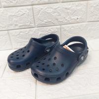 Gambar Sandal Crocs Classic Clog Unisex Original Crocs Pria-biru, 36 dari San ly chin undefined 4 Tokopedia