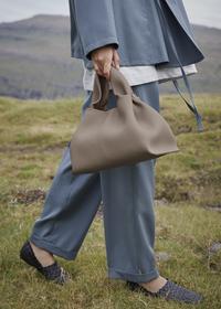 Gambar Polene Numero Neuf Regular Shoulder Bag / Handbag Taupe(19x32x16) dari High Ladies undefined 5 Tokopedia