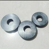 Gambar magnet ferrit lebih lengket dari magnet spiker bekas magnet microwave dari toko experimen prat undefined 5 Tokopedia