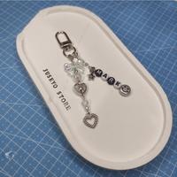 Gambar Keychain estetik silver monochrome dari Juseyo_store undefined 1 Tokopedia