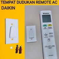 Gambar Tempat Penyimpanan Remote AC DAIKIN Holder Stand Bracket Kotak Remot dari Gemini Store 20 undefined 1 Tokopedia