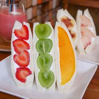 Gambar Fruit Sandwich / Fruit Sando Sandwich / Sando / Fresh Fruit Sandwich - Jeruk dari vancy_cakes undefined 1 Tokopedia