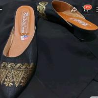 Gambar sendal pengantin songket silungkang slop pesta wanita - Hitam, 39 dari Rerezeze online shop undefined 2 Tokopedia