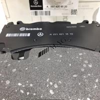 Gambar Kampas Rem Brake Pad Depan W212 W218 CLS63 E63 C63 AMG Mercedes Benz dari MERCEDES AUTO GARAGE undefined 3 Tokopedia