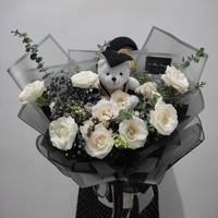 Gambar MONOCHROME GRADUATION BOUQUET | Wisuda UPH UI UNTAG Graduation Sidang dari Le Bliss Bouquet undefined 2 Tokopedia