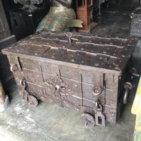 Gambar Peti Besi VOC Hyronimus Sauer Nuremberg 1694 Antik Lawas Jadul Kuno dari moessongallery undefined 2 Tokopedia