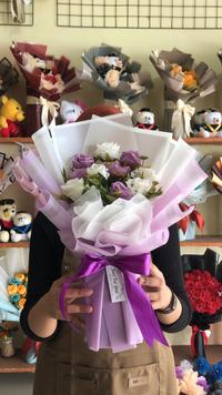 Gambar buket bunga palsu artificial bandung/bucket/ bouquet/wedding/tunangan - Ungu dari Viflowerss undefined 3 Tokopedia