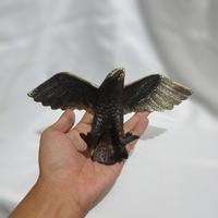 Gambar Patung Burung Elang Hiasan Logam Kuningan Eagle Bird Statue Dekorasi 3 dari Mentari Bali Craft undefined 4 Tokopedia