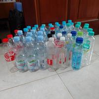 Gambar botol plastik bekas 12pc  botol bekas air mineral bermacam2 merek - 330 ml dari Ahyonlineshop undefined 3 Tokopedia