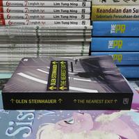 Gambar NOVEL ORIGINAL OLEN STEINHAUER THE NEAREST EXIT bekas dari El Shaddai Books undefined 2 Tokopedia