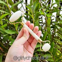 Gambar Face Massager Alat  Gua Sha Face Roller Batu Facial Massager Jade BW - Putih, Roll Jade Saja dari Girly Cheap Stuff undefined 3 Tokopedia
